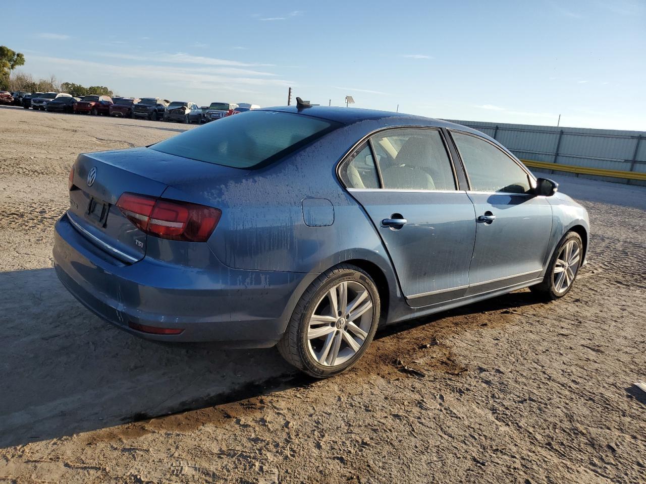 2017 Volkswagen Jetta Sel - Image 3