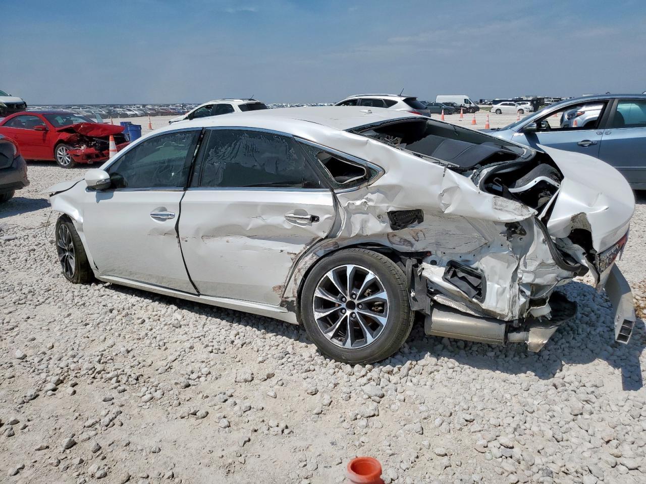 2018 Toyota Avalon Xle - Фото 2