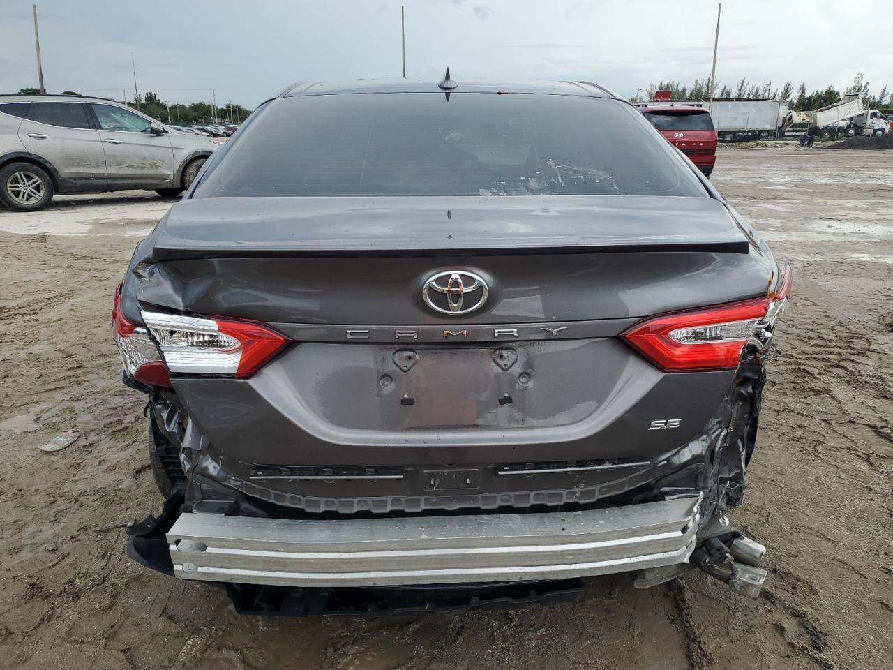 2020 Toyota Camry Se - Фото 6