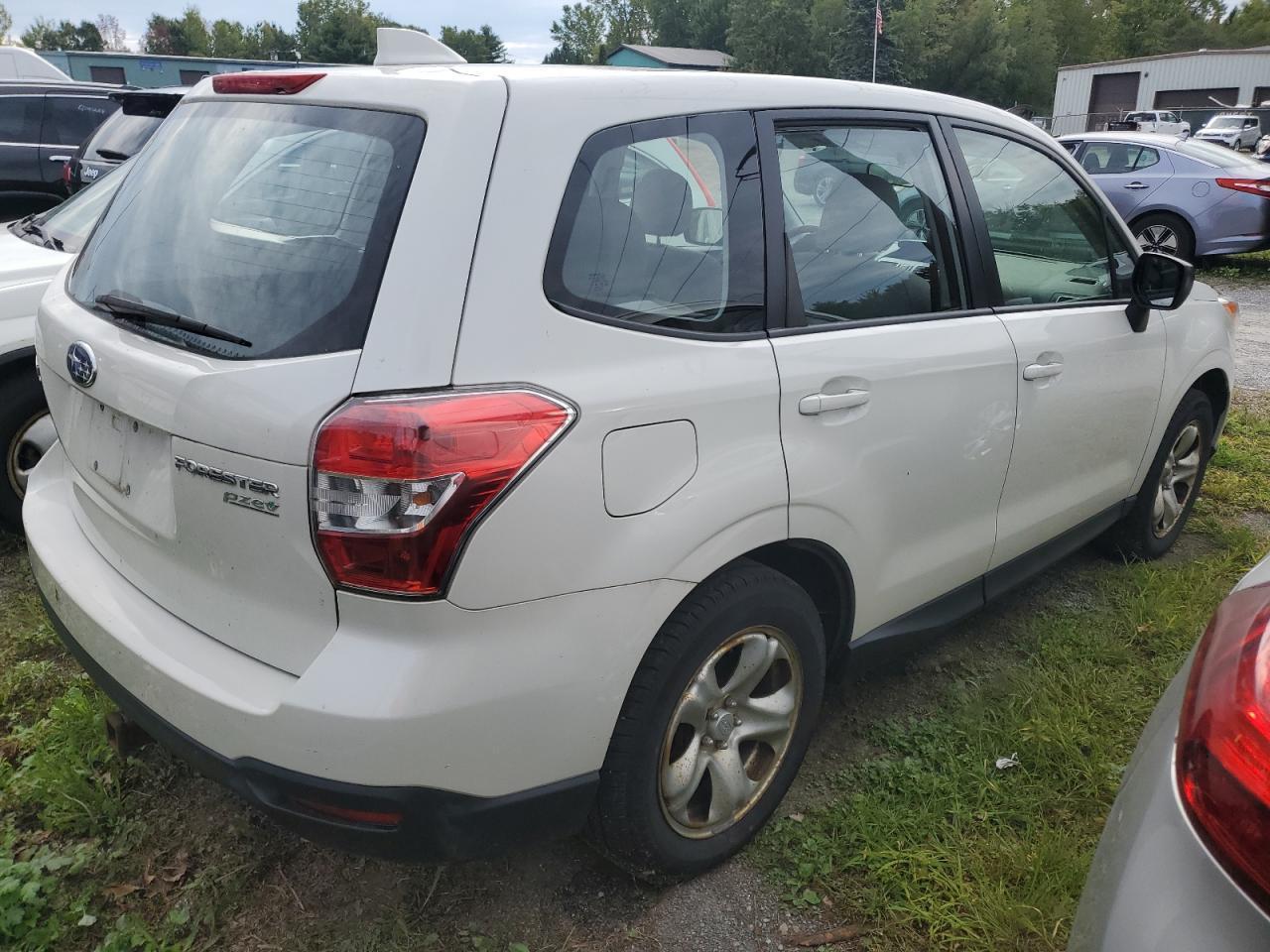 2016 Subaru Forester 2.5I - Image 4