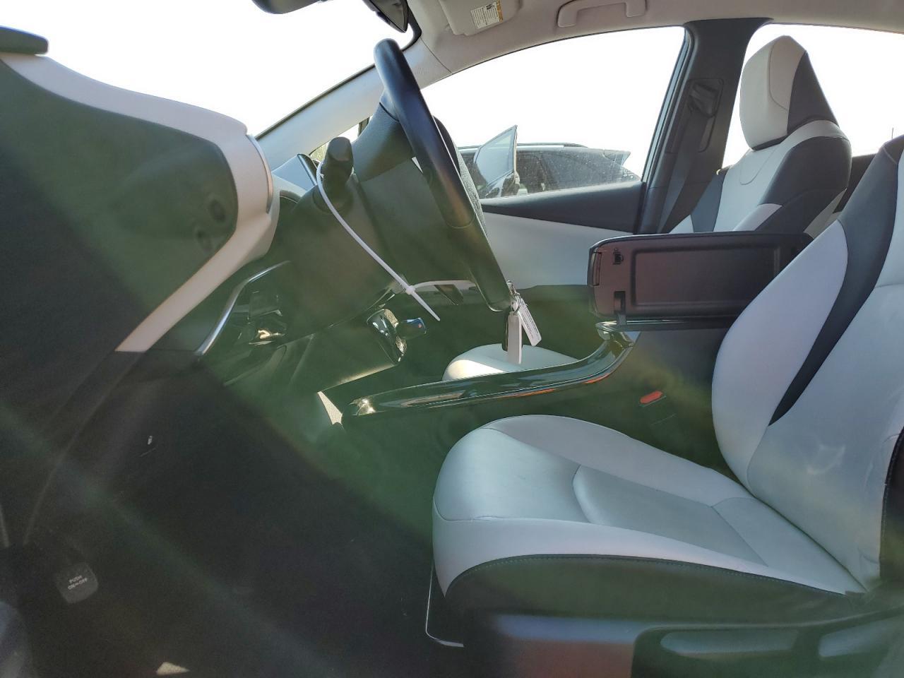 2016 Toyota Prius - Image 7