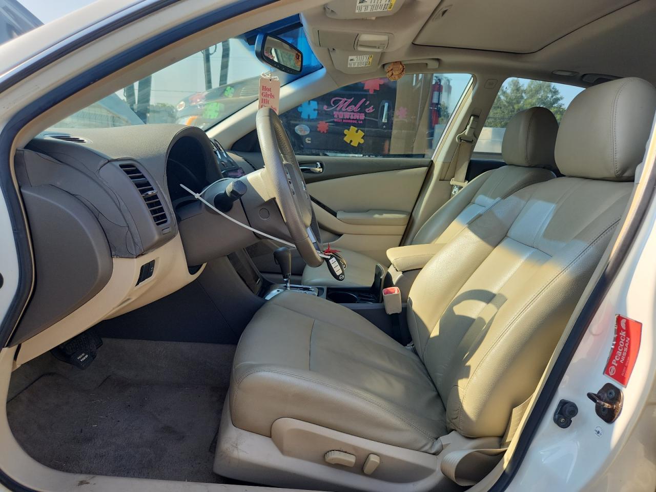 2010 Niss Altima - Image 7