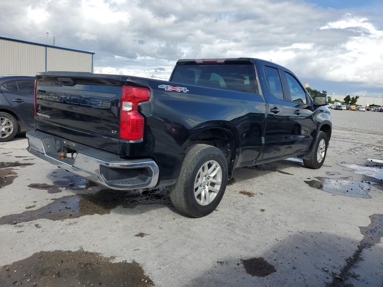 2020 Chevrolet Silverado K1500 Lt - Image 3