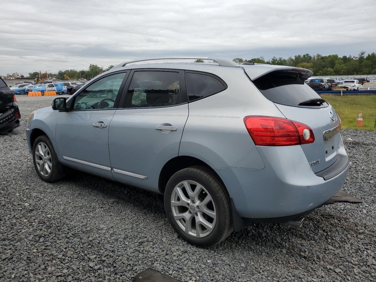2013 Nissan Rogue S - Фото 2
