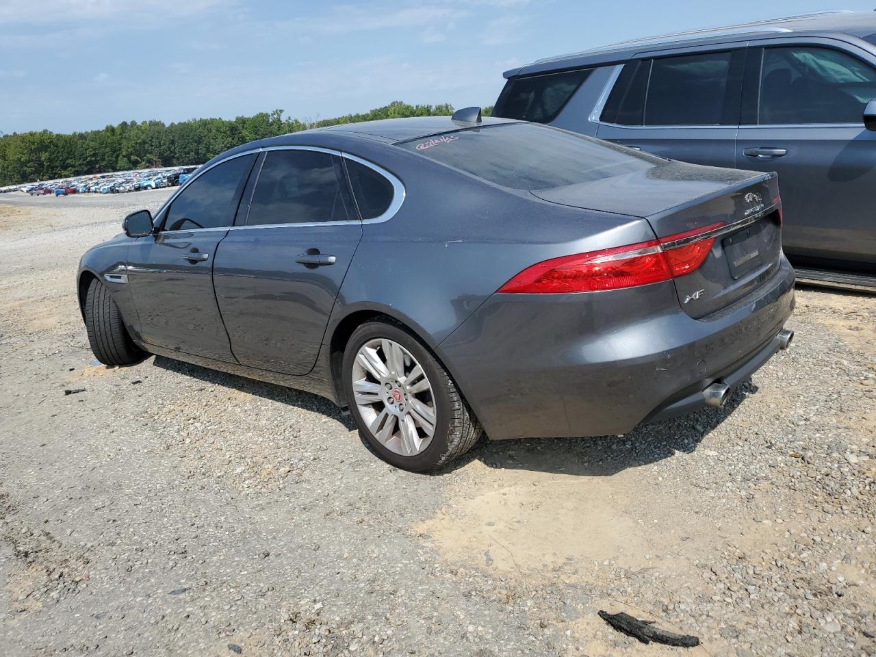 2016 Jaguar Xf Premium - Фото 2