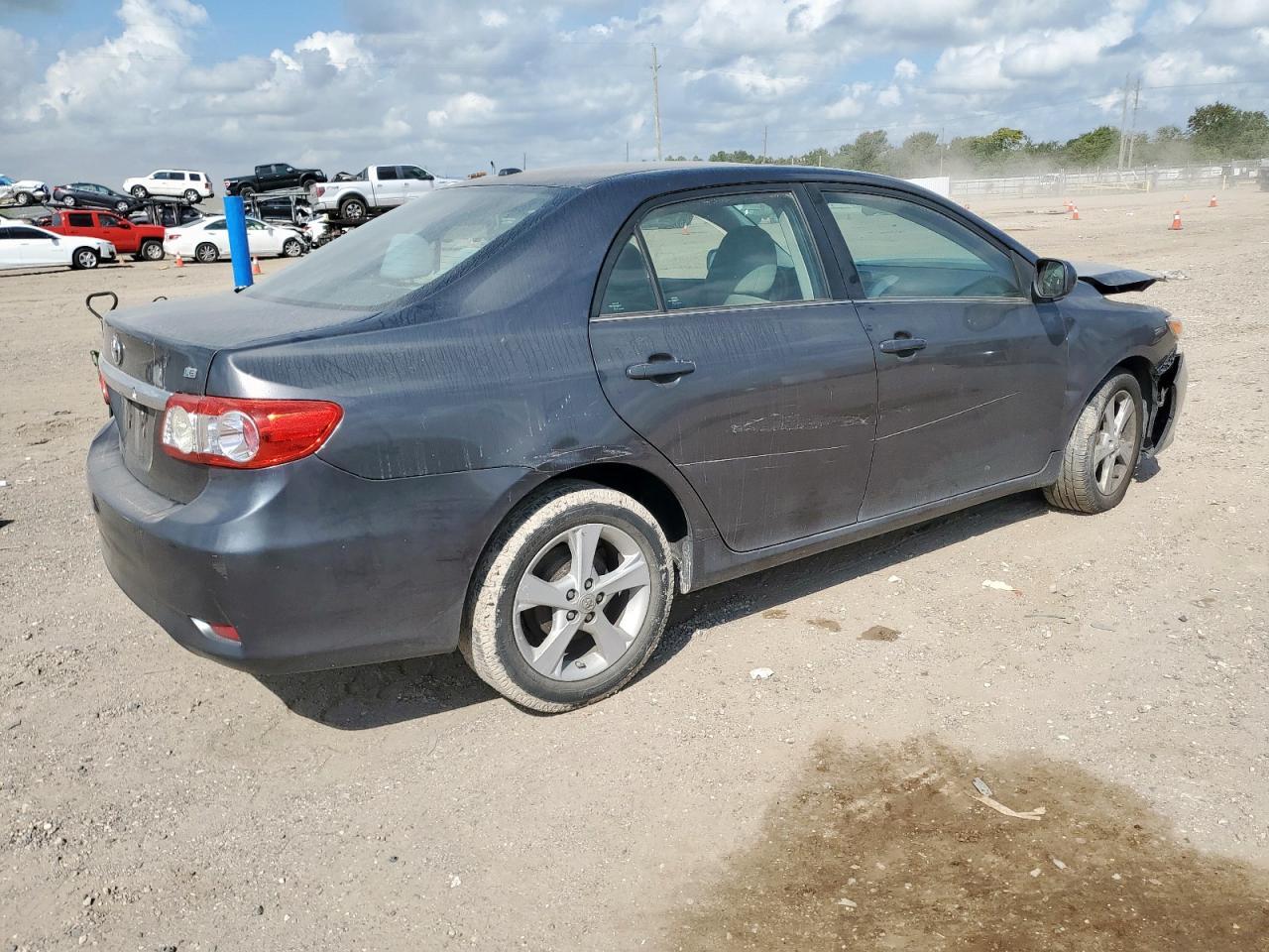 2013 Toyota Corolla Base - Фото 3