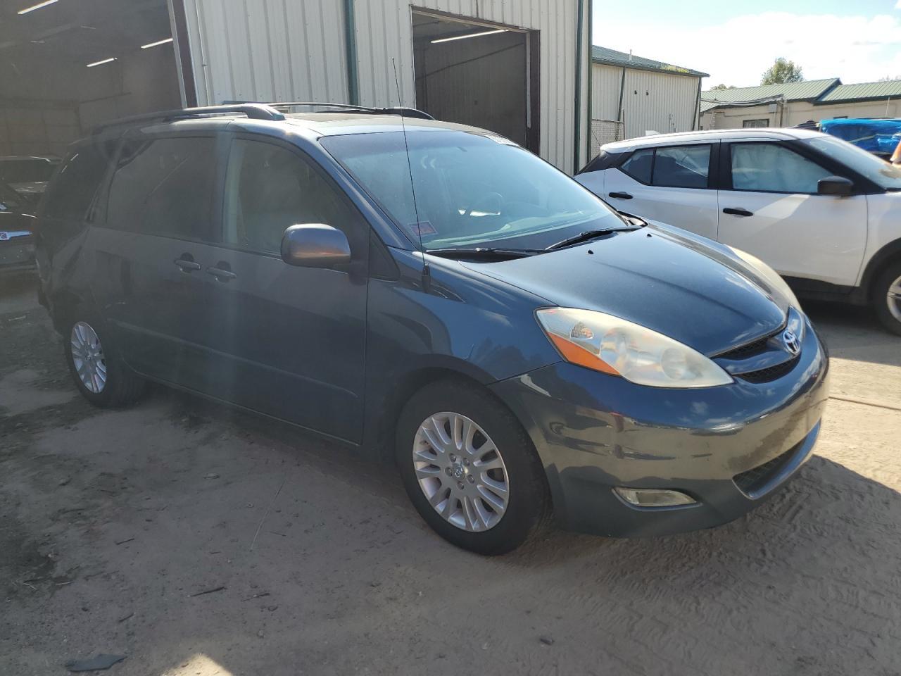 2010 Toyota Sienna Xle - Image 4