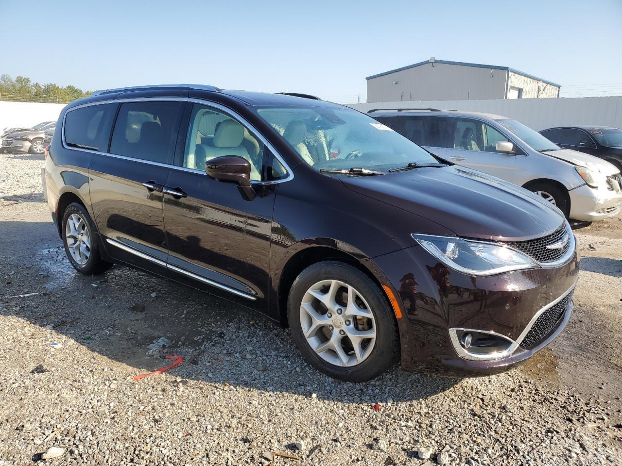 2017 Chrysler Pacifica Touring L Plus - Image 4