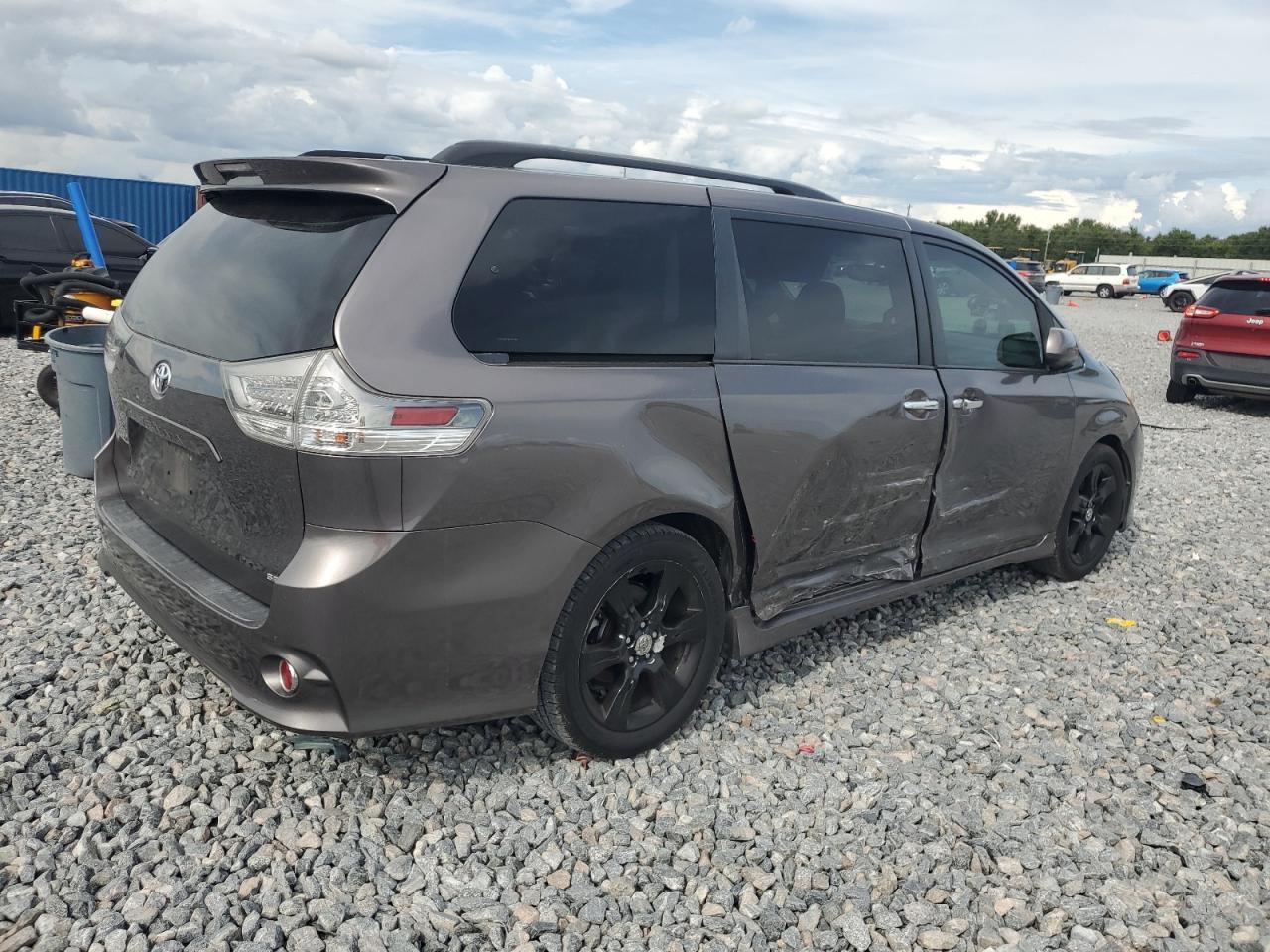 2013 Toyota Sienna Sport - Фото 3
