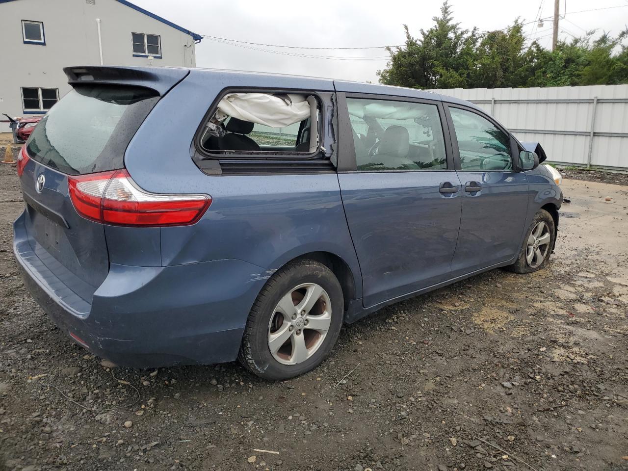 2015 Toyota Sienna - Image 3