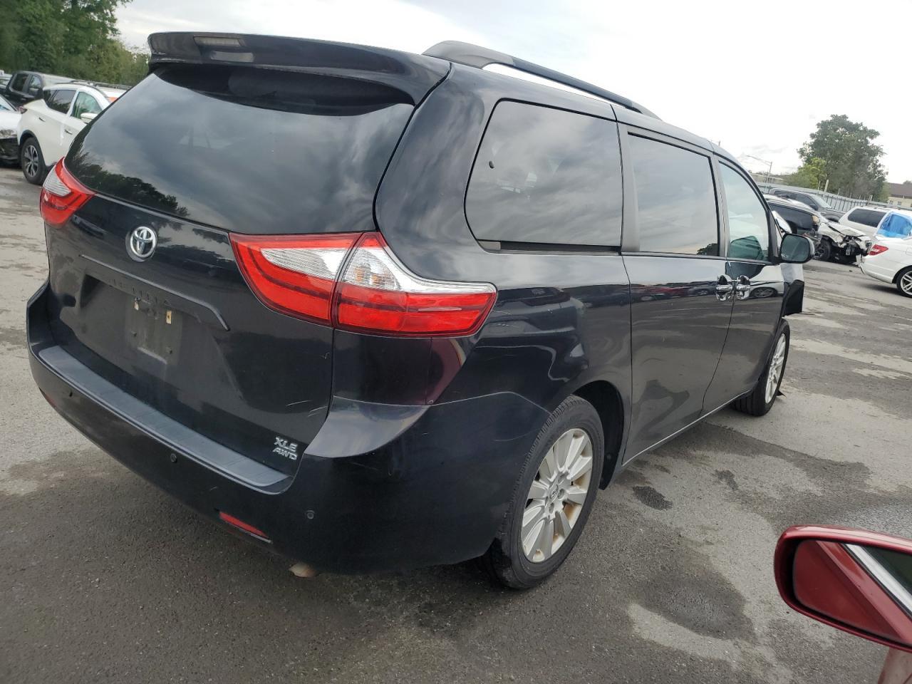 2015 Toyota Sienna Xle - Фото 3