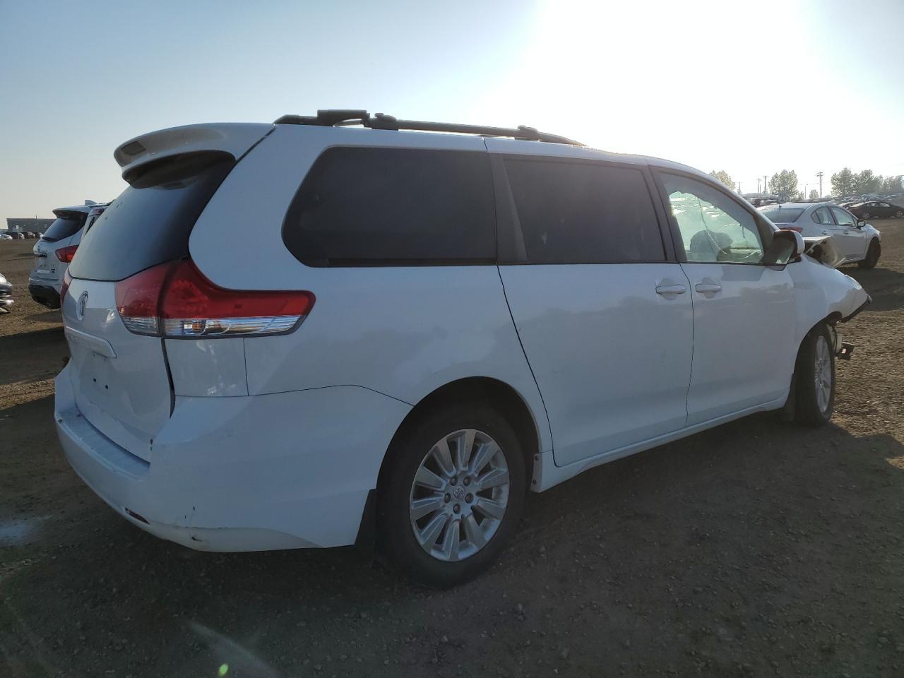 2013 Toyota Sienna Le - Image 3