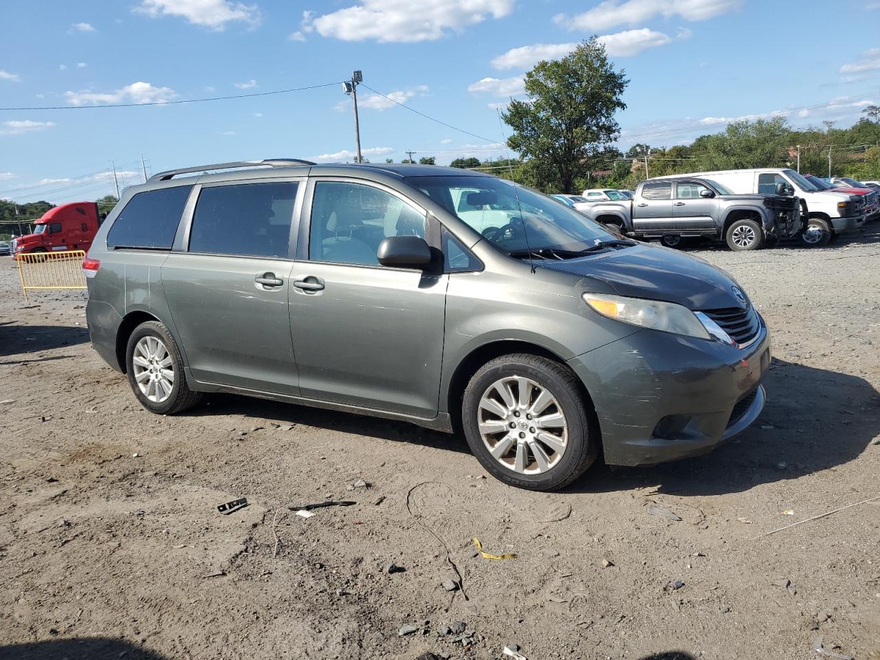 2013 Toyota Sienna Le - Фото 4