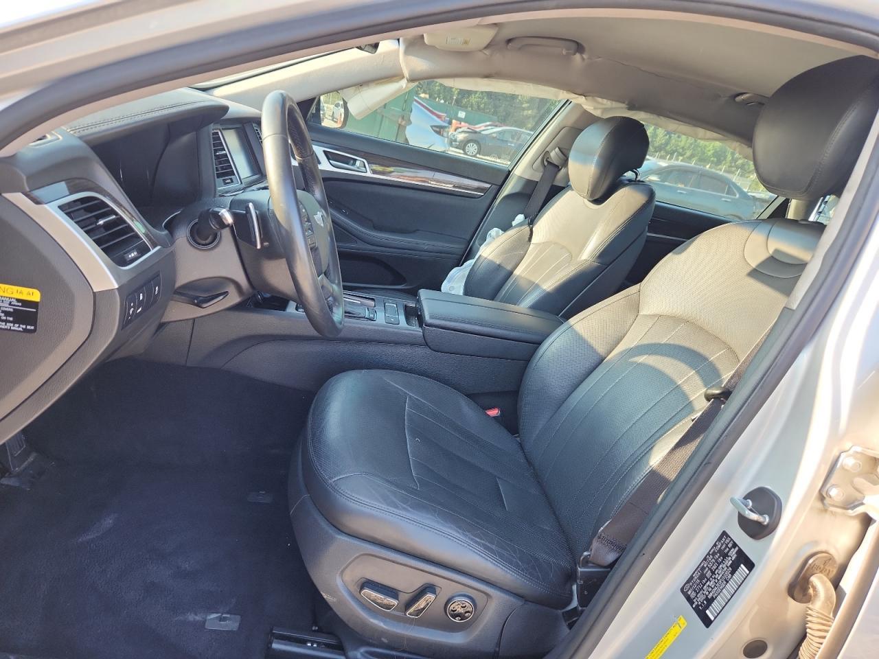 2015 Hyundai Genesis 3.8L - Фото 7