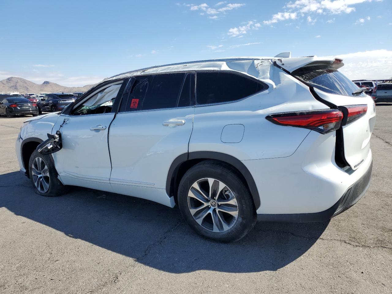 2022 Toyota Highlander - Image 2