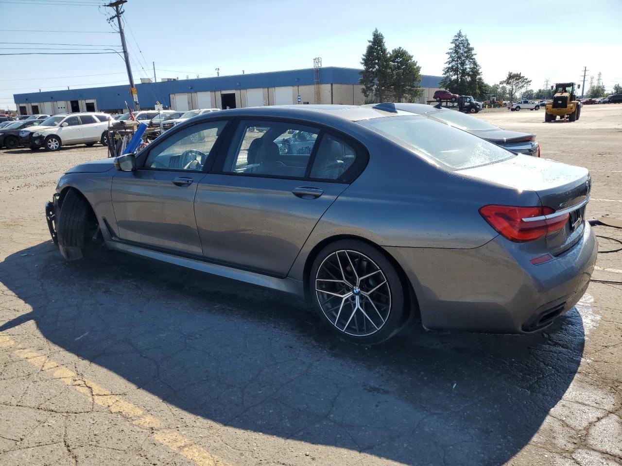 2016 BMW 750 Xi - Фото 2