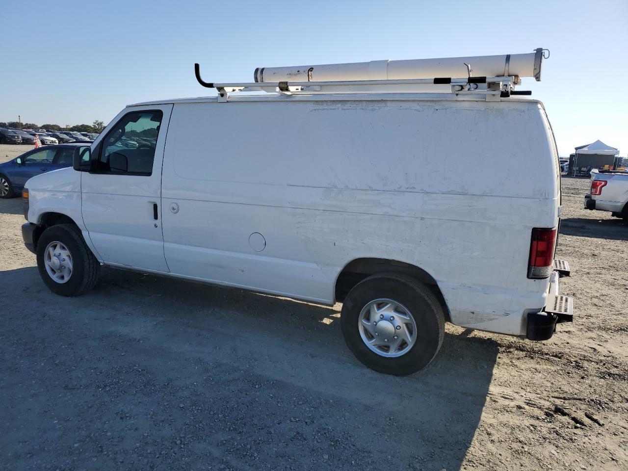 2009 Ford Econoline E250 Van - Фото 2