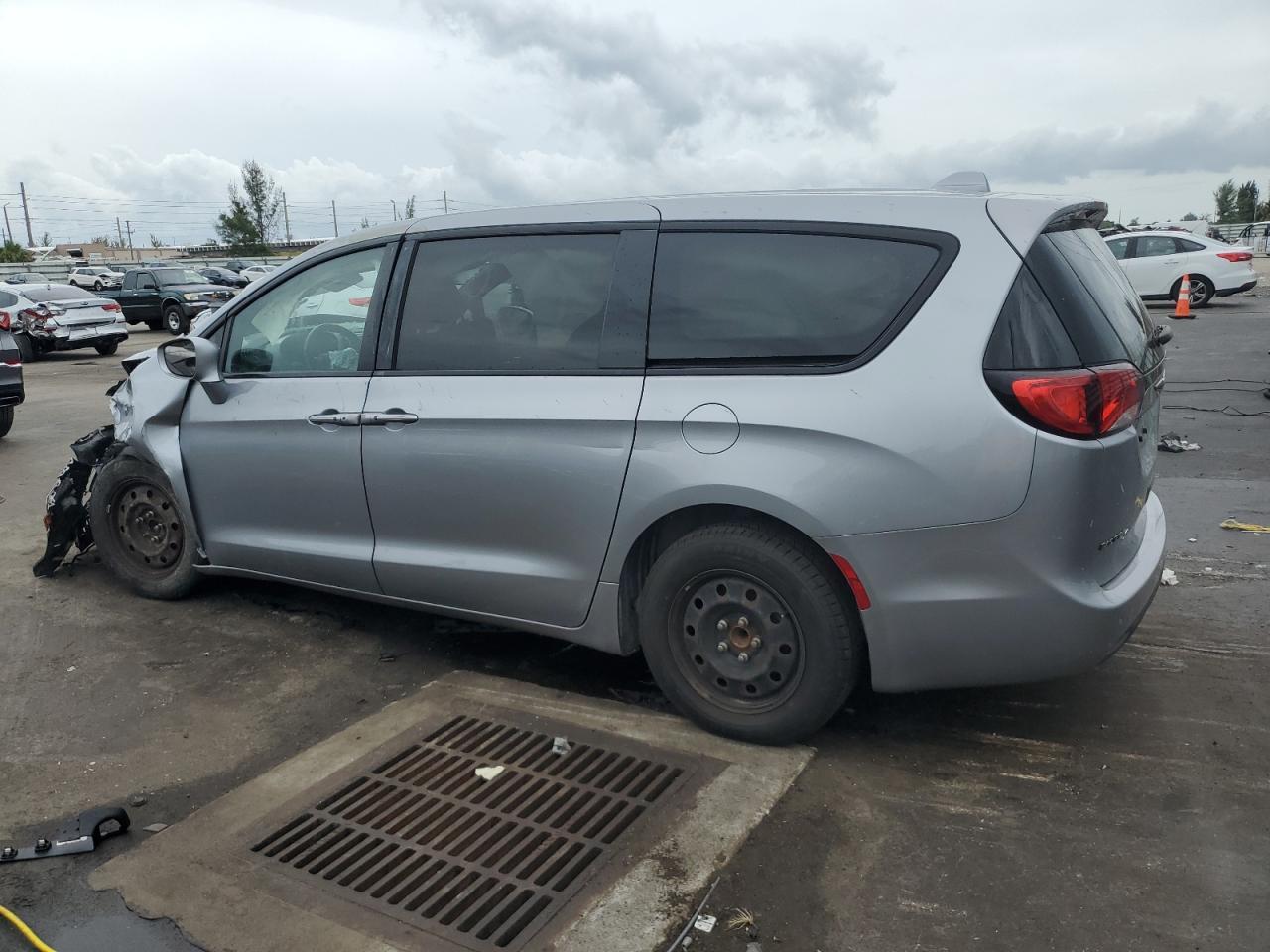 2020 Chrysler Pacifica Touring - Фото 2