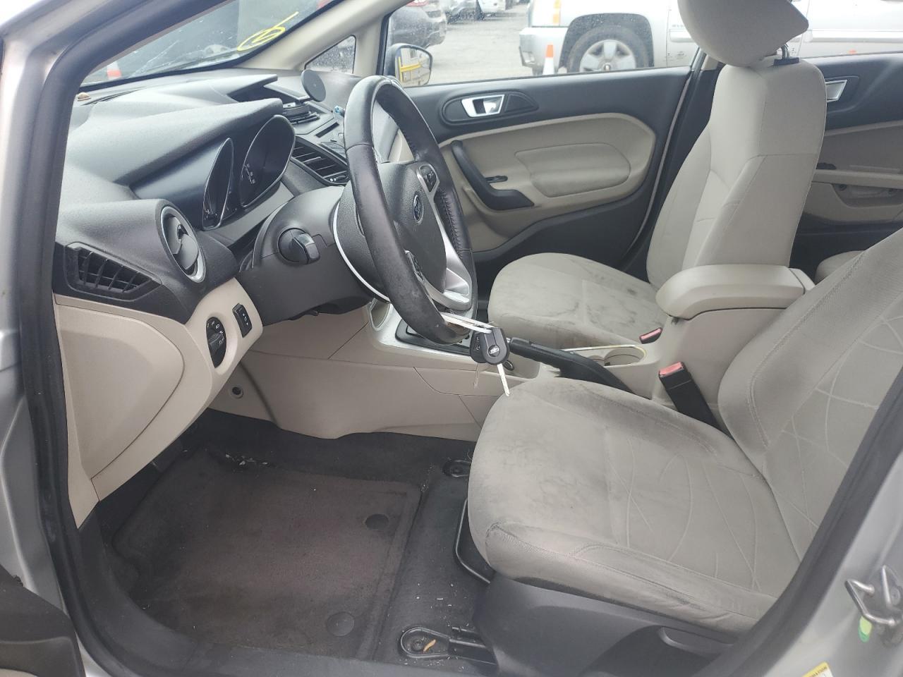 2015 Ford Fiesta Se - Фото 7