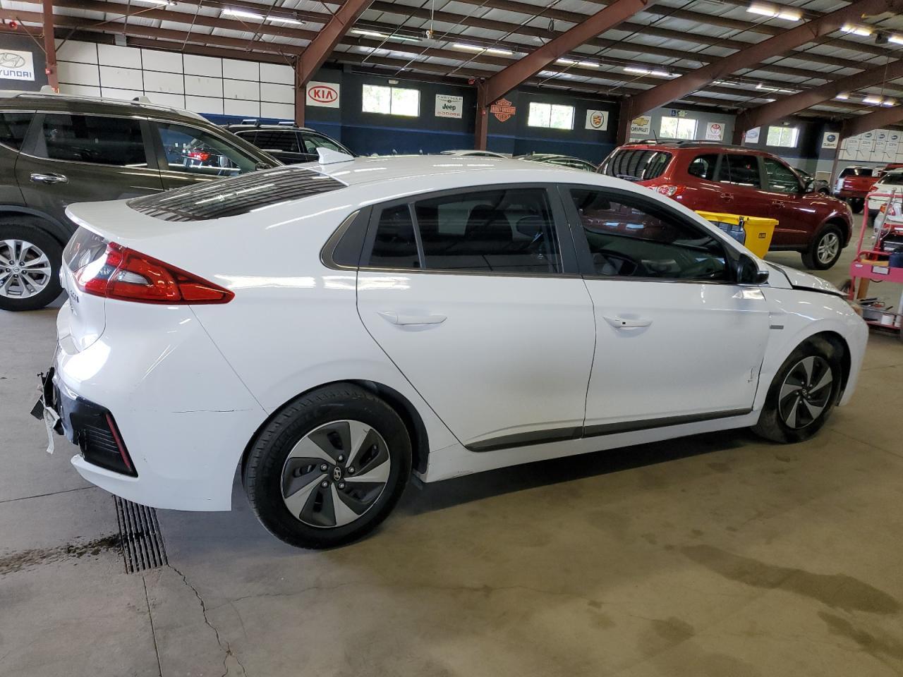 2017 Hyundai Ioniq Sel - Image 3