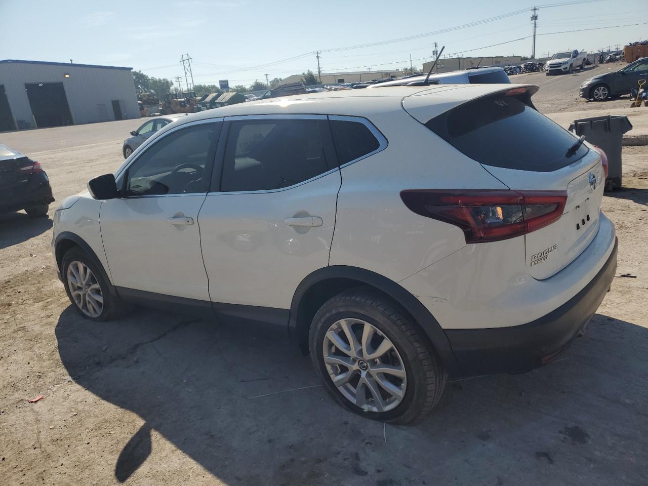 2021 Nissan Rogue Sport S - Фото 2