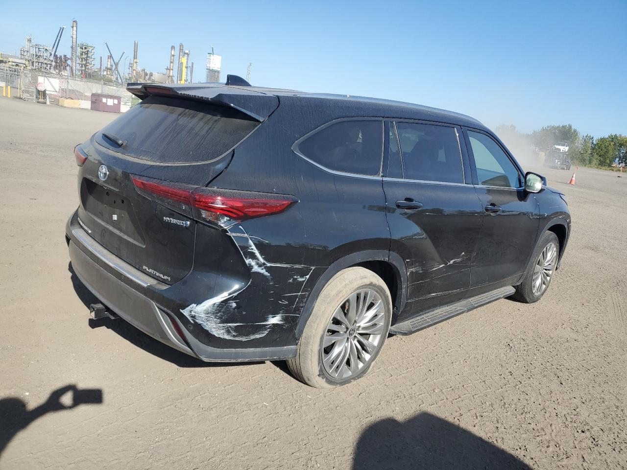 2022 Toyota Highlander Hybrid Platinum - Image 3