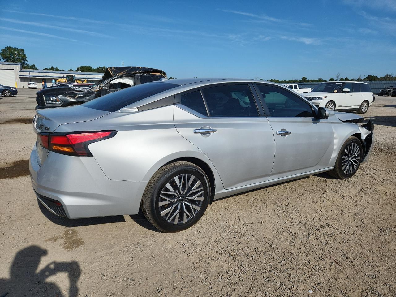 2023 Nissan Altima Sv - Image 3
