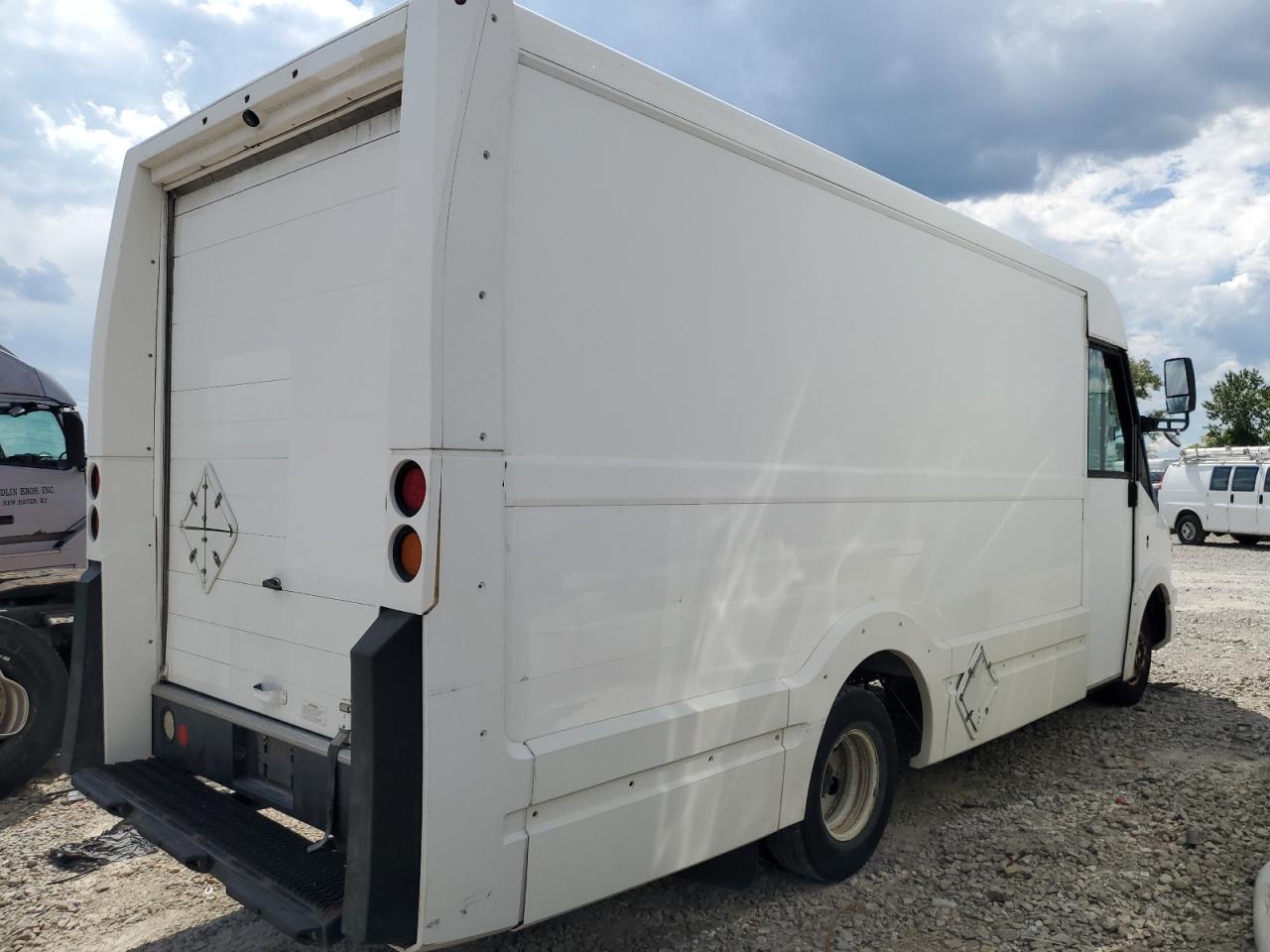 2016 Isuzu Npr - Image 3