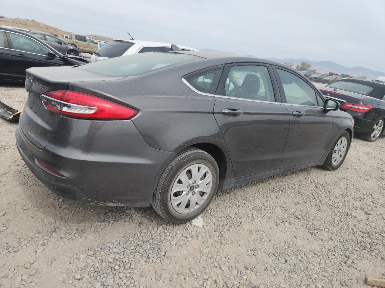 2020 Ford Fusion S - Фото 3