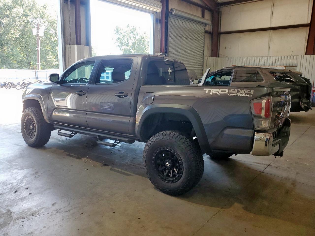 2021 Toyota Tacoma Double Cab - Фото 2