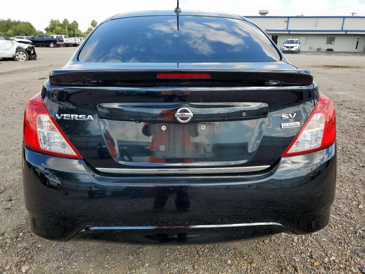 2017 Nissan Versa S - Image 6