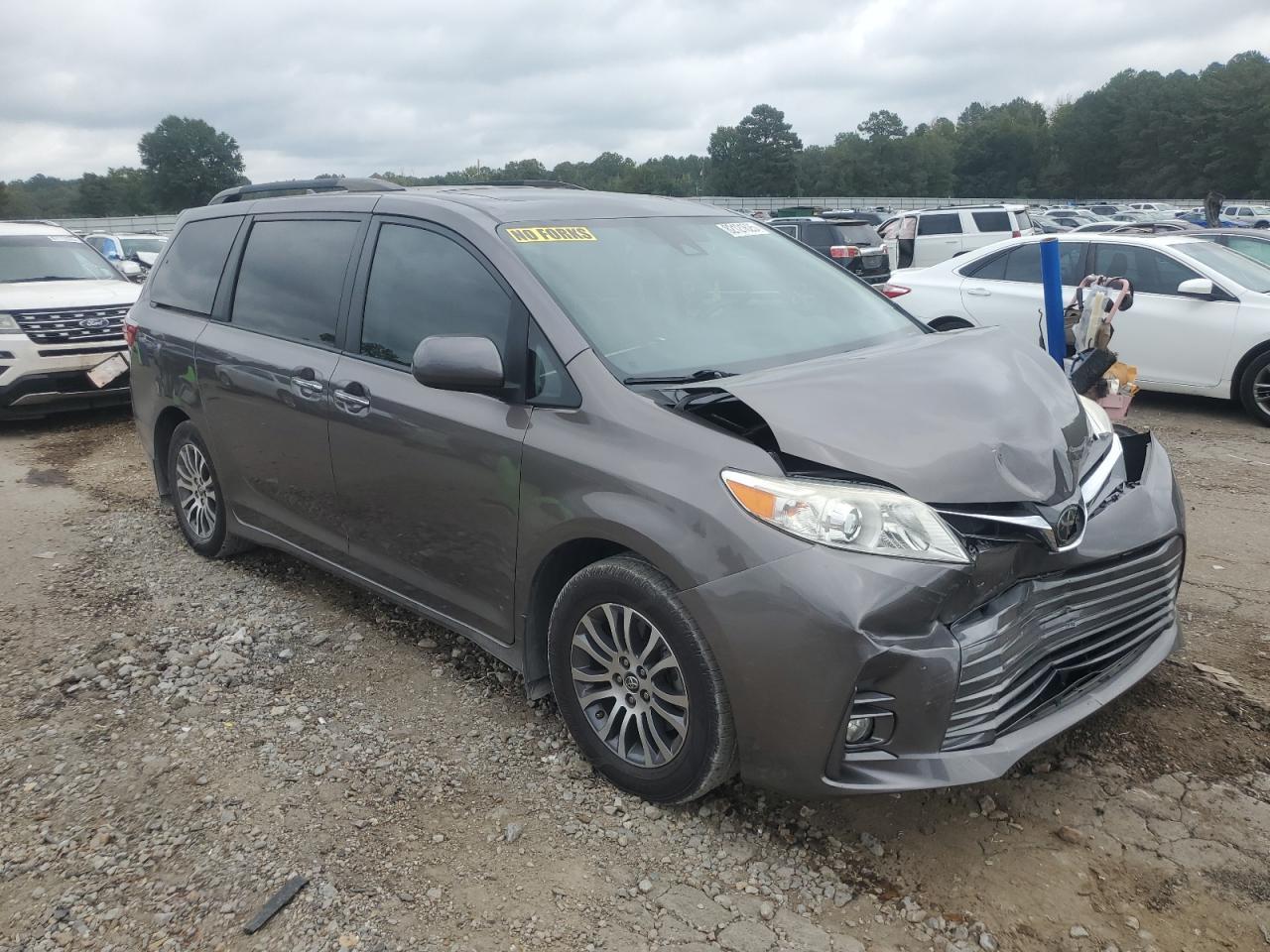 2019 Toyota Sienna Xle - Image 4