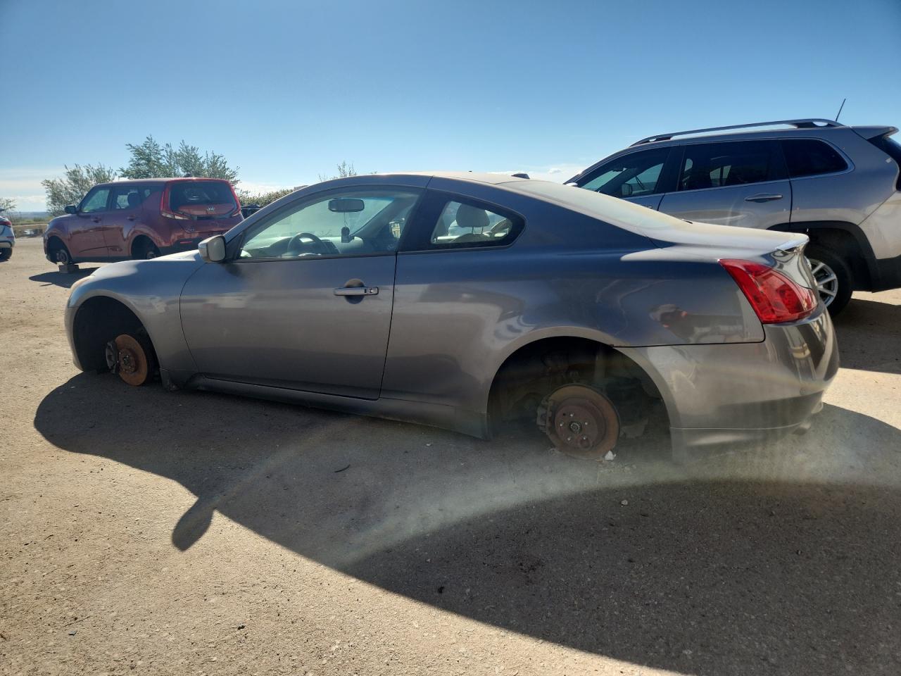 2010 Infiniti G37 - Фото 2