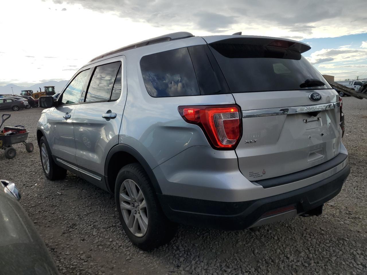 2019 Ford Explorer Xlt - Фото 2