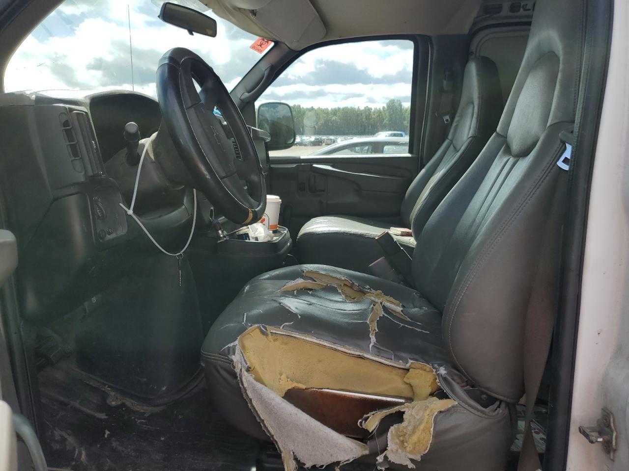2007 Chevrolet Express G2500 - Image 7