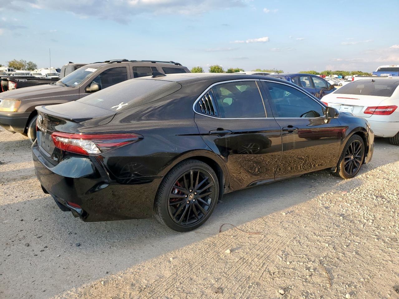 2021 Toyota Camry Xse - Фото 3