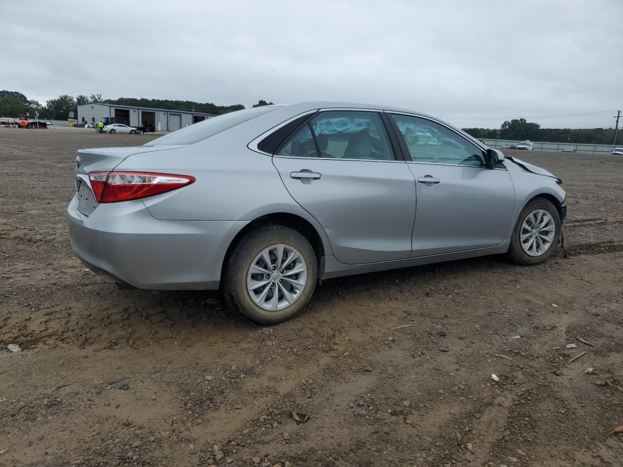 2015 Toyota Camry Le - Фото 3