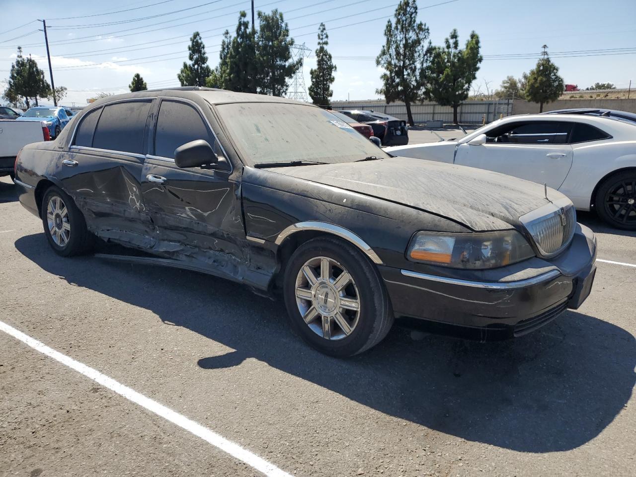 2011 Lincoln Town Car Executive L - Фото 4