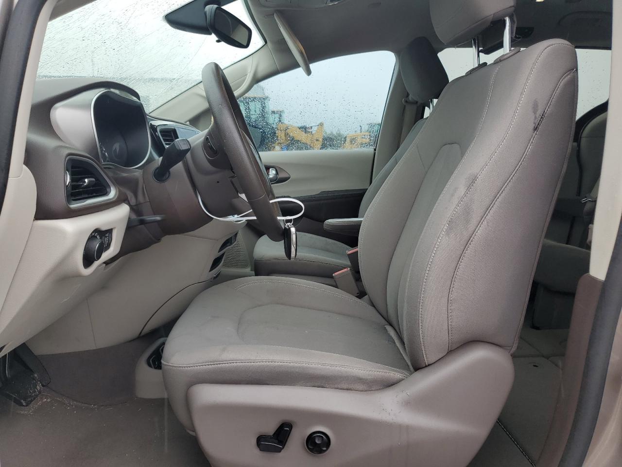 2017 Chrysler Pacifica Touring - Фото 7