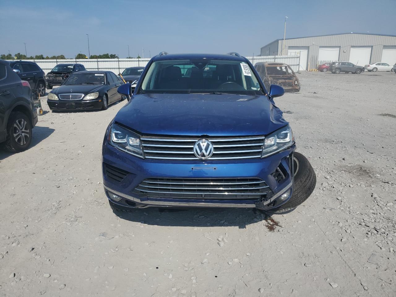 2016 Volkswagen Touareg Sport - Image 5