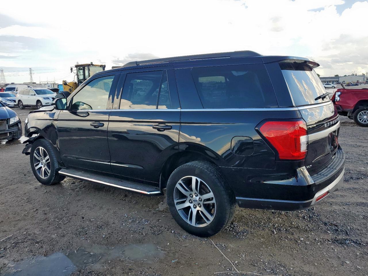 2022 Ford Expedition Xlt - Фото 2