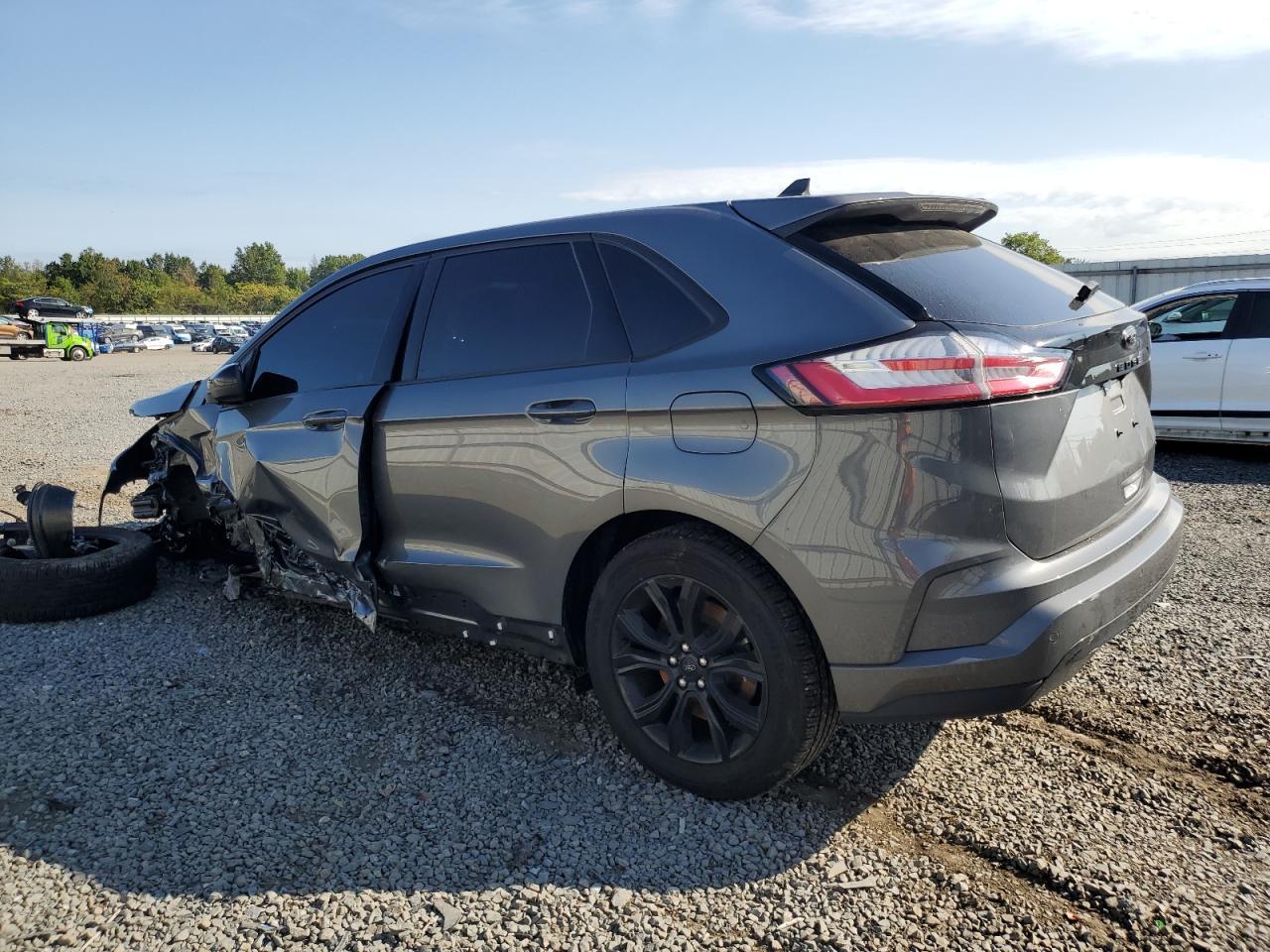 2024 Ford Edge Se - Image 2