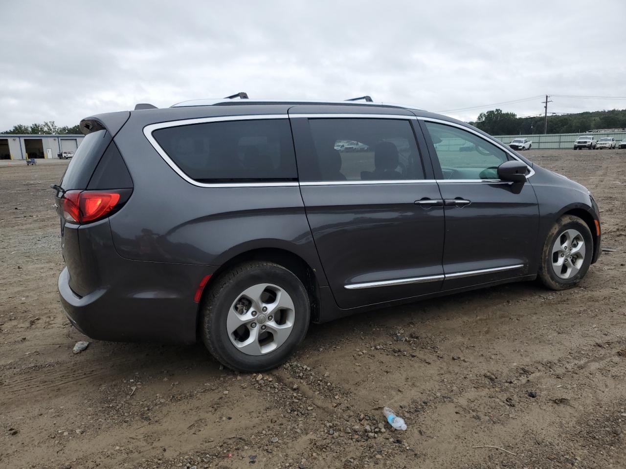 2017 Chrysler Pacifica Touring L Plus - Фото 3