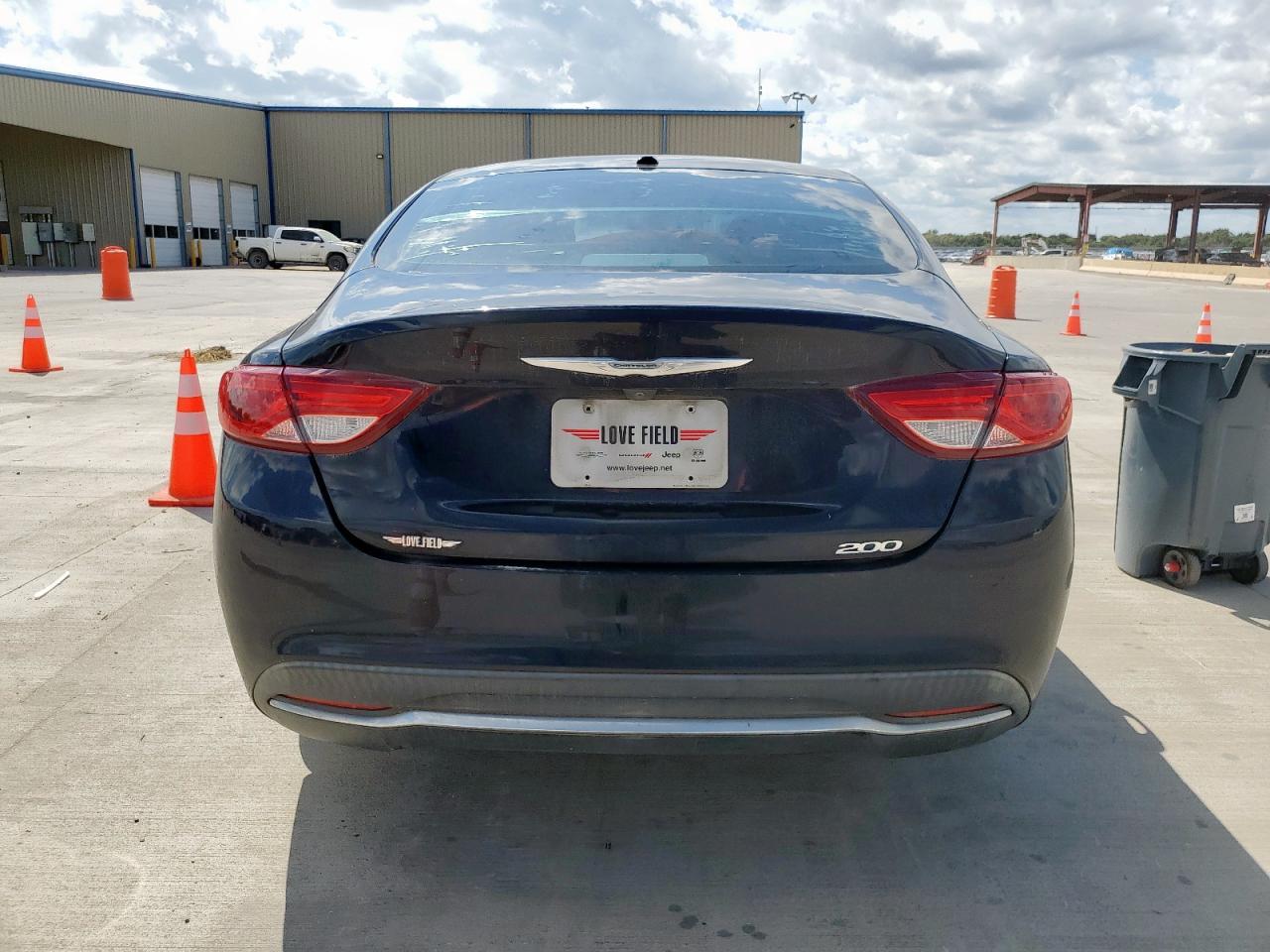 2015 Chrysler 200 Limited - Фото 6