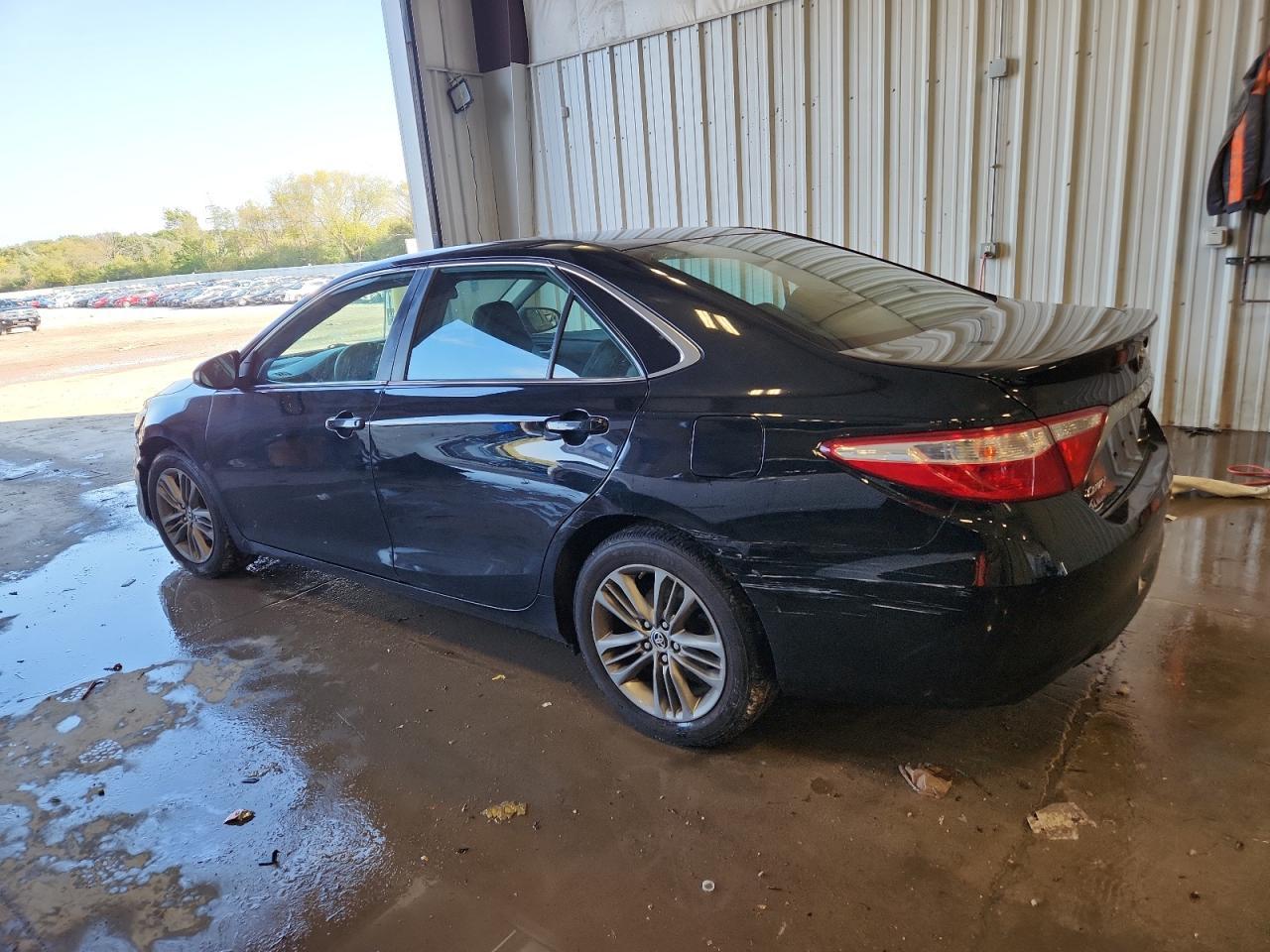 2016 Toyota Camry Le - Фото 2