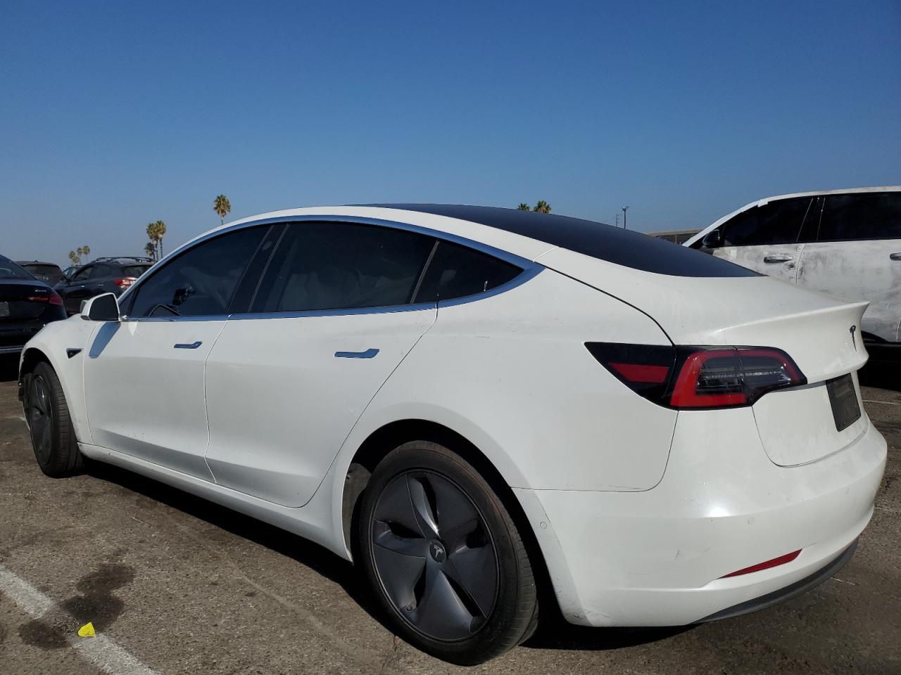 2020 Tesla Model 3 - Фото 2
