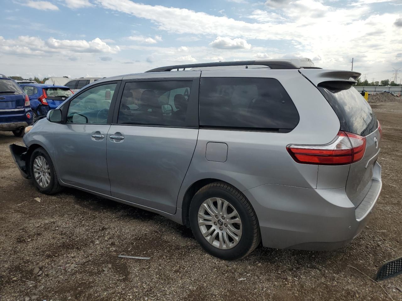2015 Toyota Sienna Xle - Фото 2