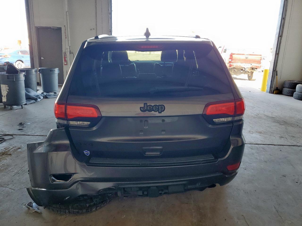 2015 Jeep Grand Cherokee Laredo - Image 6