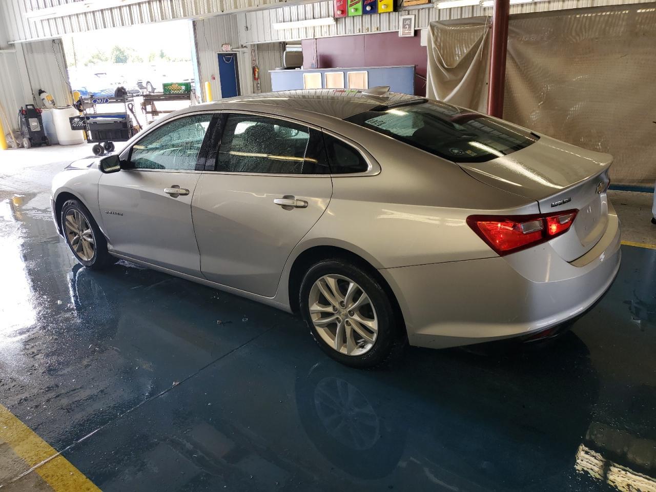 2018 Chevrolet Malibu Lt - Image 2