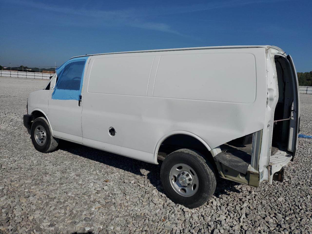 2022 Chevrolet Express G2500 - Фото 2